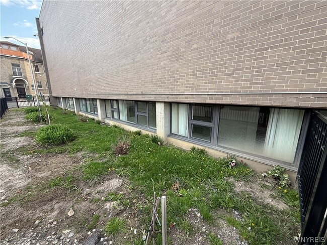 Building Photo - 130 Linwood Ave