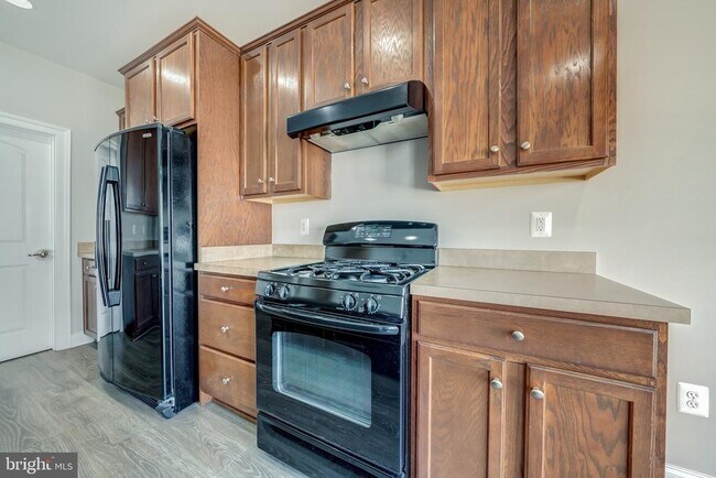 Building Photo - 15970 Greymill Manor Dr