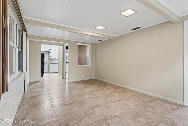 Building Photo - 6190 Mercer Cir E
