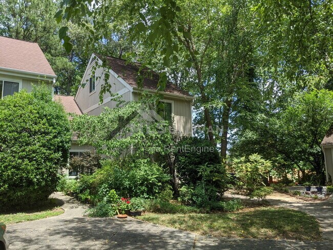 Building Photo - 4101 Five Oaks Dr