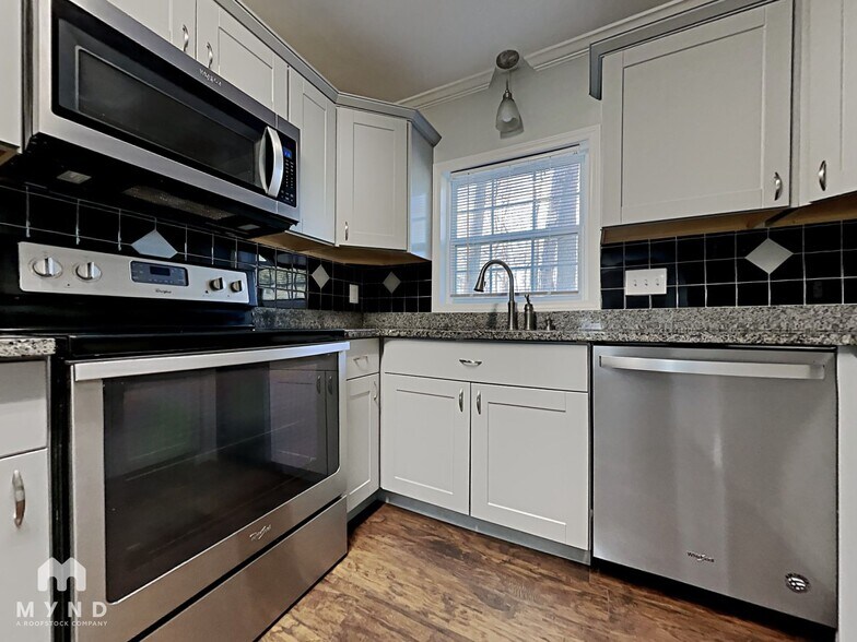 Building Photo - 4811 McAlpine Ln