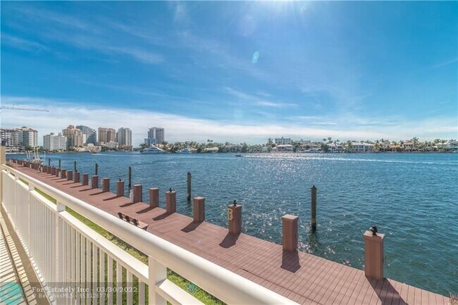 Building Photo - 511 Bayshore Dr