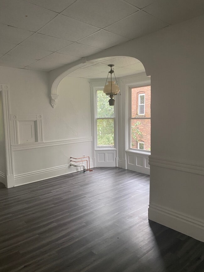 Building Photo - 12 E Sunnyside Way