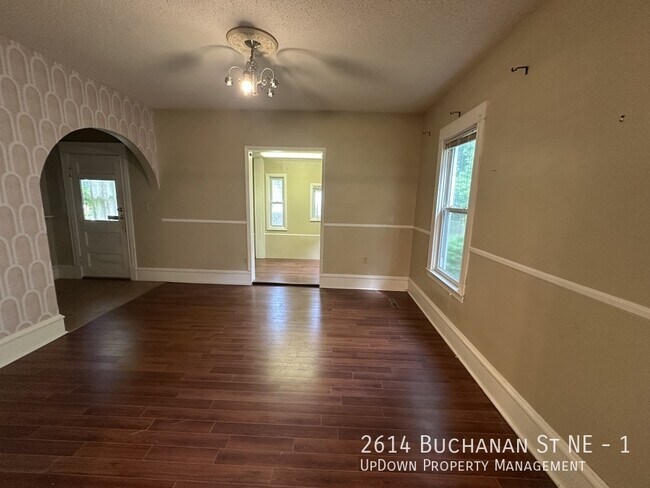 Building Photo - 2614 Buchanan St NE