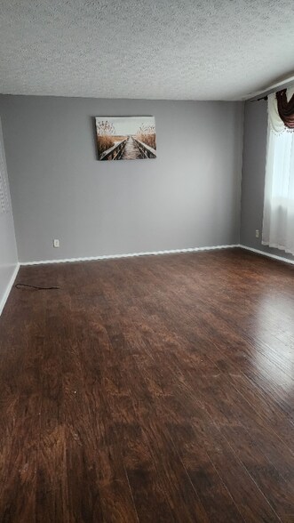 Building Photo - 6747 Rocky Den Rd