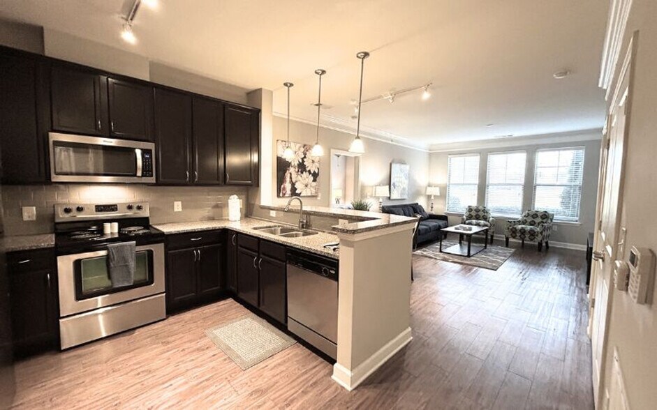 Primary Photo - 11134 Medlock Bridge Rd