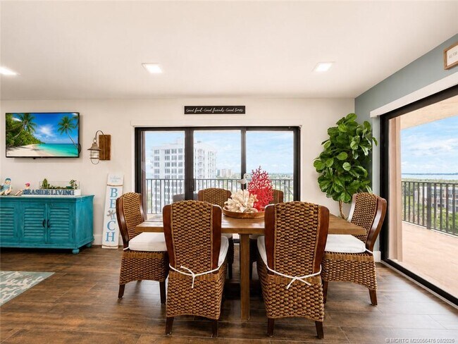 Building Photo - 10044 S Ocean Dr