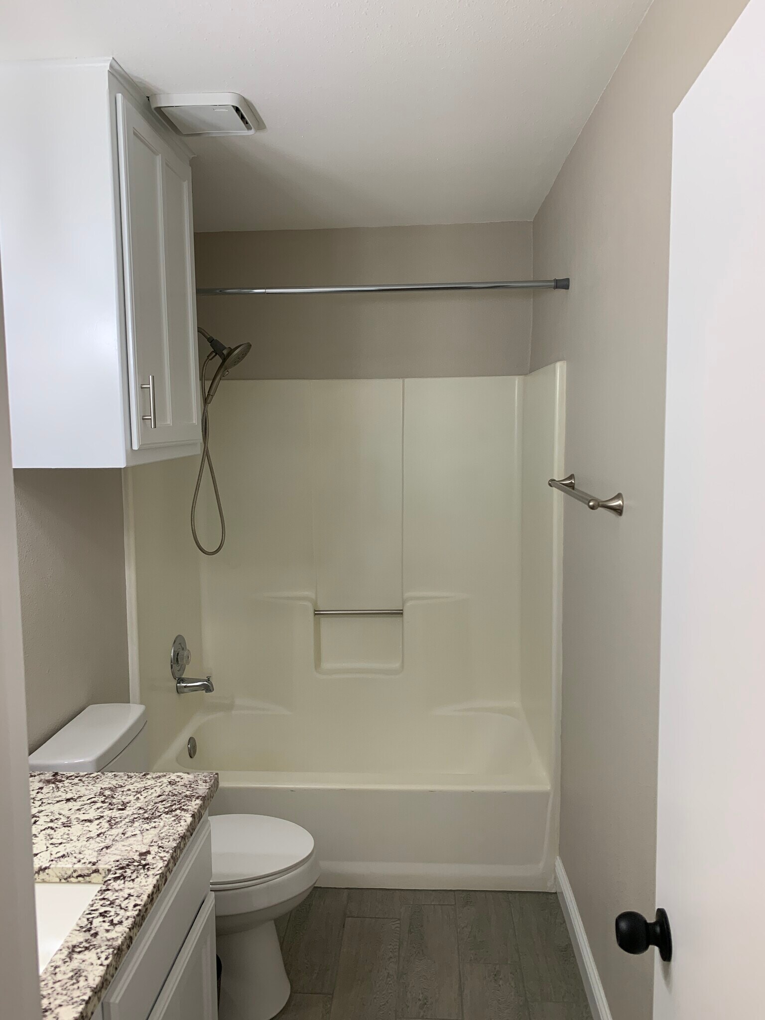 Guest Bath - 4609 Cripple Creek Rd