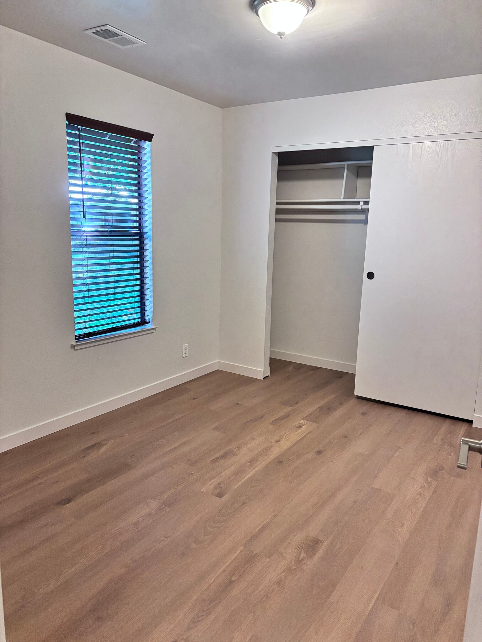 Building Photo - 7943 La Riviera Dr