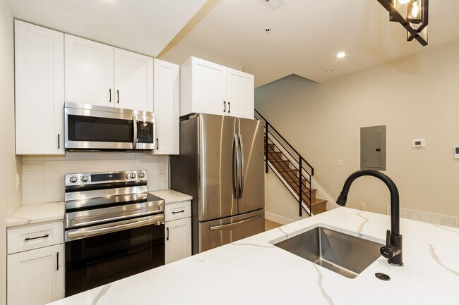 Building Photo - 2218 N Franklin St