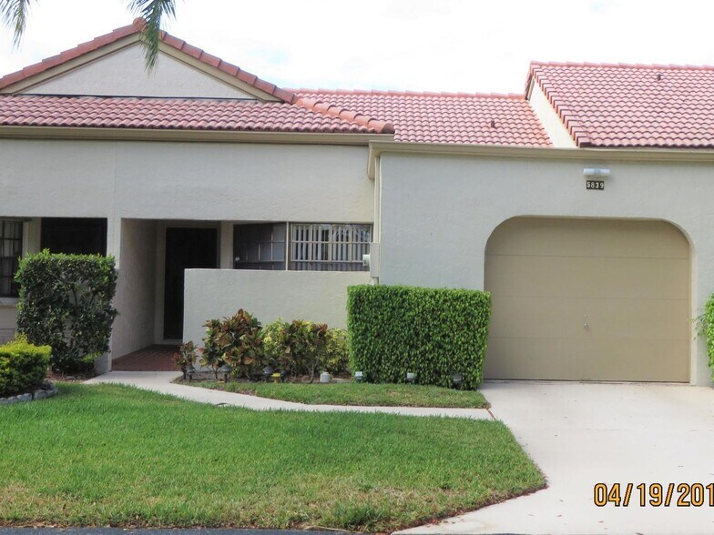 Building Photo - 5839 Parkwalk Cir W