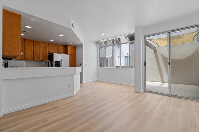 Building Photo - 501 Herondo St