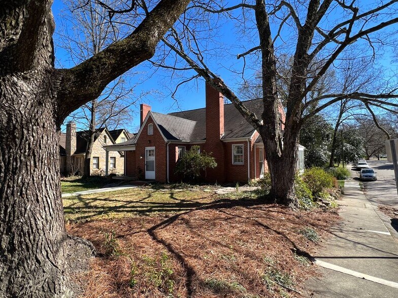 Primary Photo - 815 W Johnson St