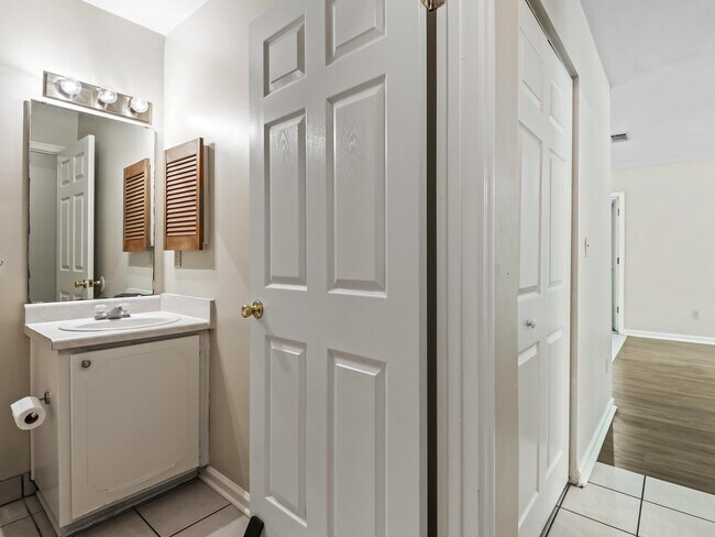 Building Photo - 8760 Minnow Creek Dr