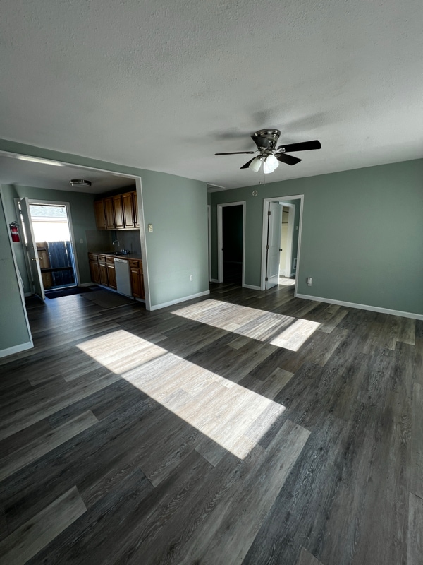 Building Photo - 122 S National Ave