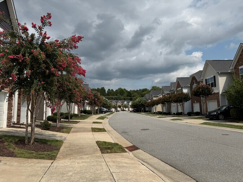 Building Photo - 2620 Hartfield Commons Ln