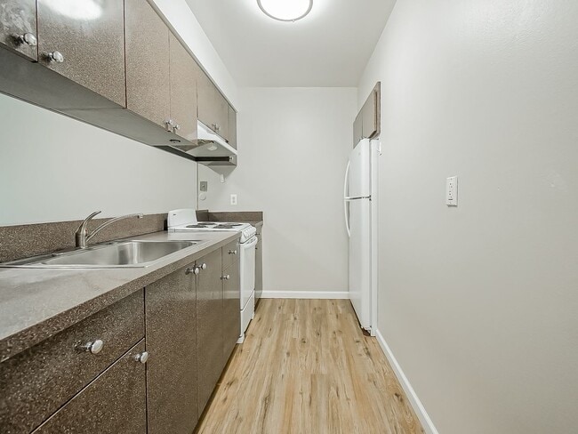 Building Photo - 1490 Nancywood Dr