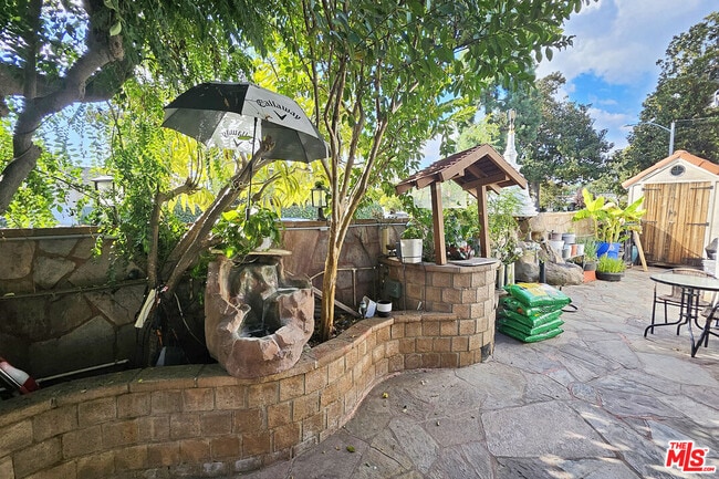 Building Photo - 302 N Griffith Park Dr