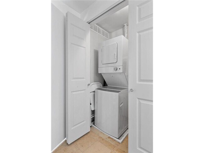 Building Photo - 748 N 3rd St