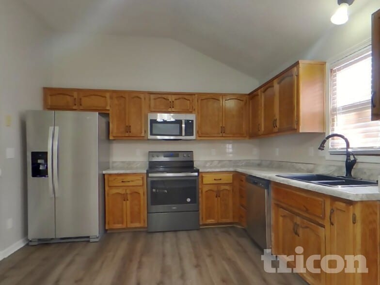 Building Photo - 8835 NE 73rd Ct