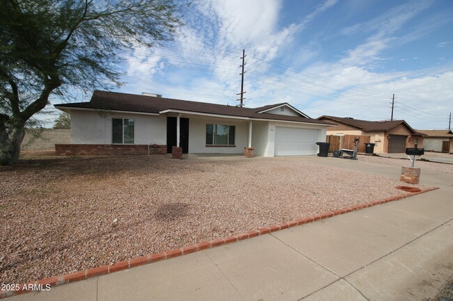 Building Photo - 626 W Paseo Way