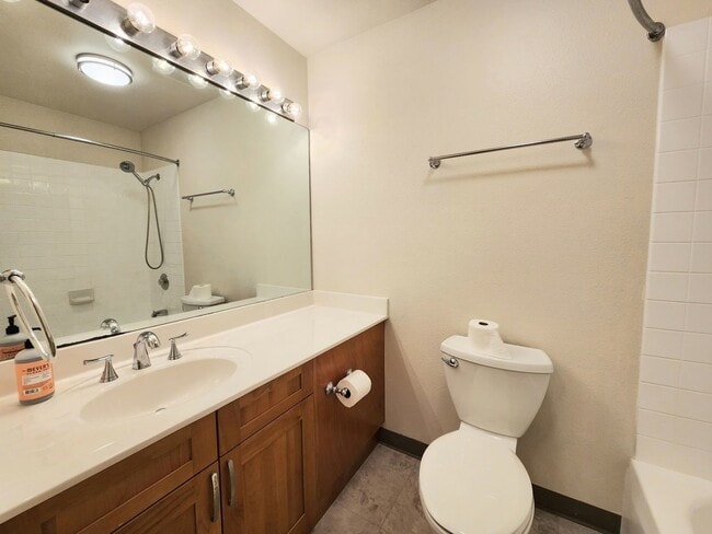Building Photo - Parkview at Waikele - 2 bed, 2 bath Townhome