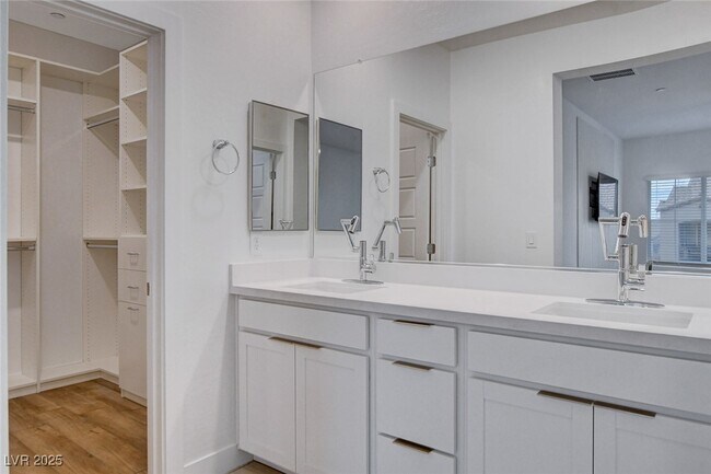 Building Photo - 237 Callen Falls Ave