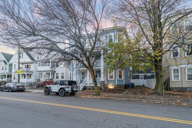 Building Photo - 381 Adams St