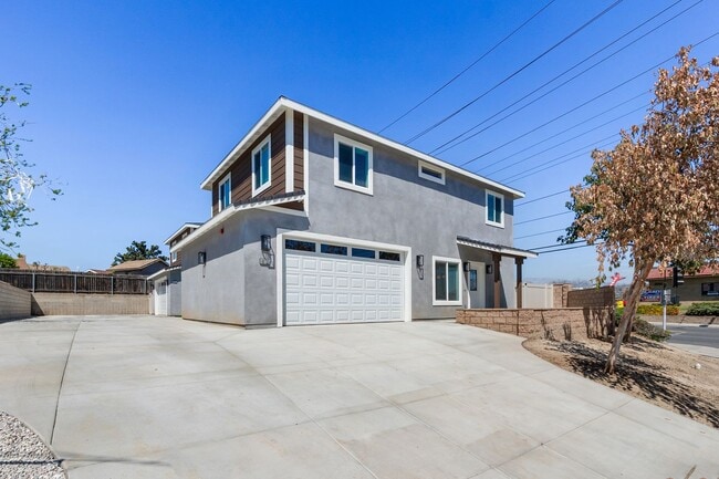 Building Photo - BRAND NEW HOME