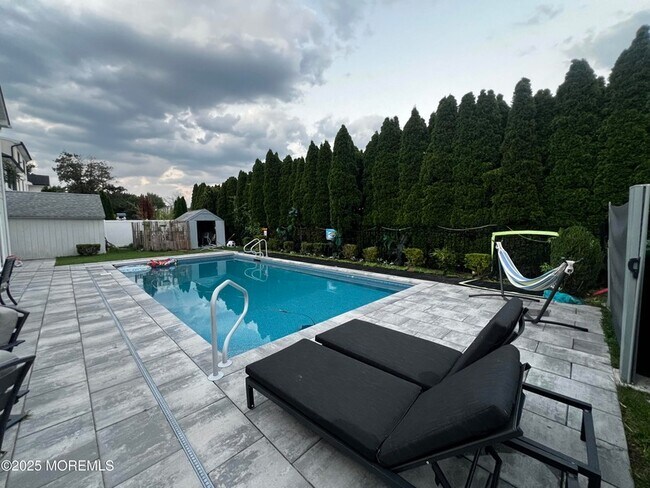 Building Photo - 799 Bowyer Ave