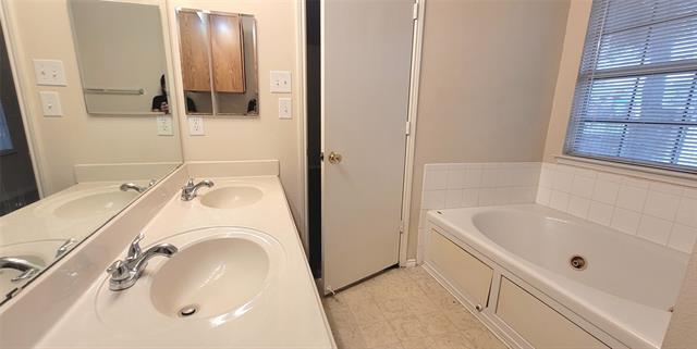 Building Photo - 8470 Goldfinch Way