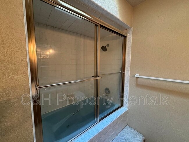 Building Photo - 405 Roxy Ln