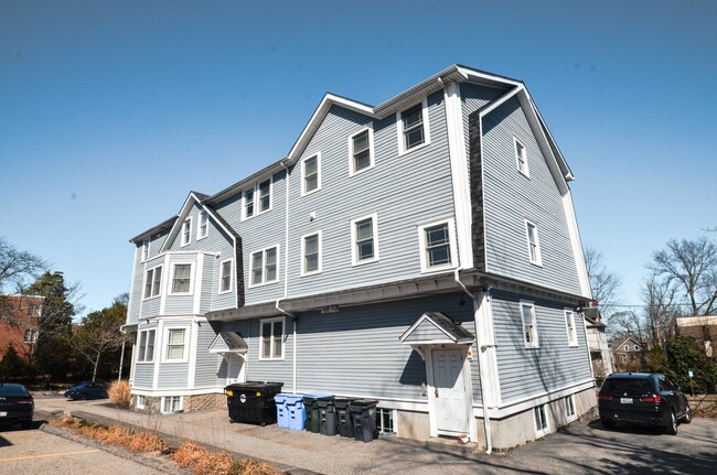 Primary Photo - 161 Waterman St