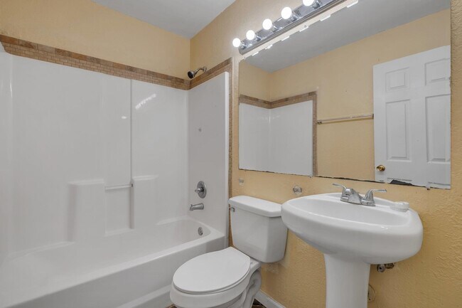 Building Photo - 2115 Jackson Bluff Rd