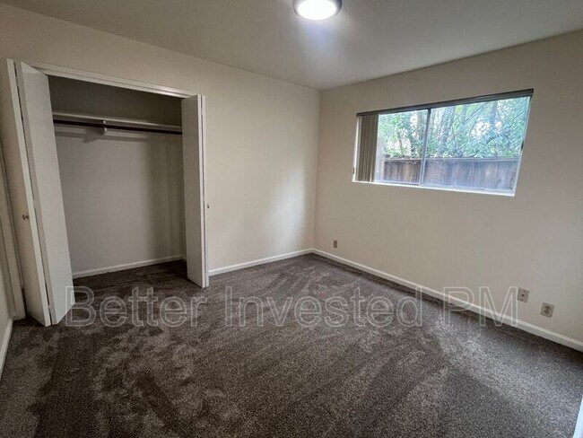 Building Photo - 534 Steele Ln