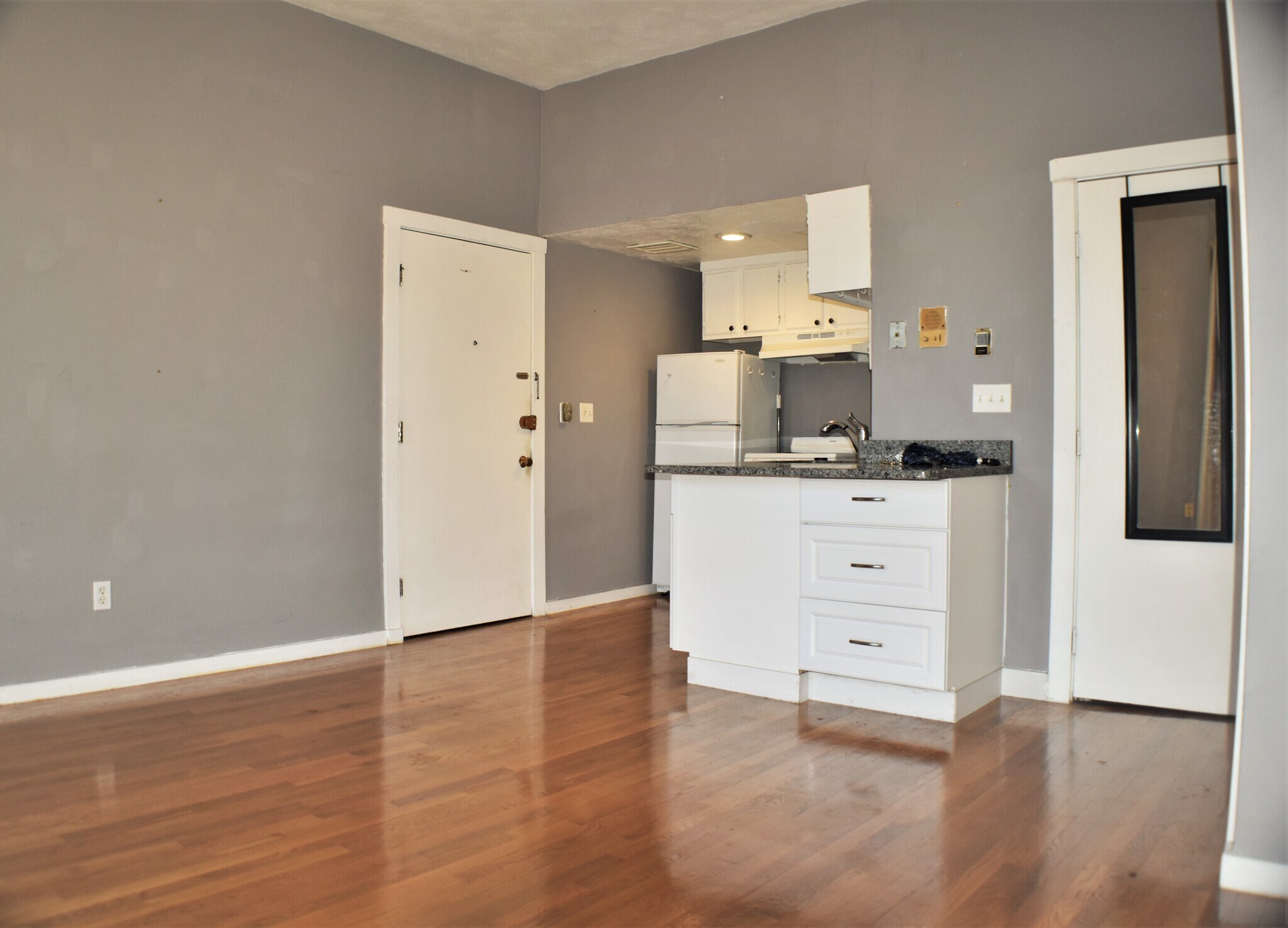 Building Photo - 664 Tremont St