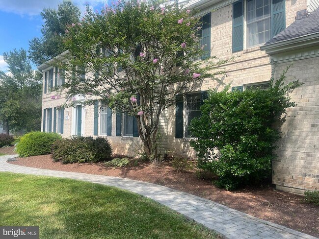 Building Photo - 7707 Lake Glen Dr