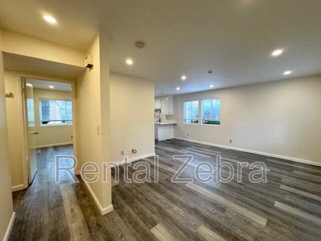 Building Photo - 935 Civic Center Dr