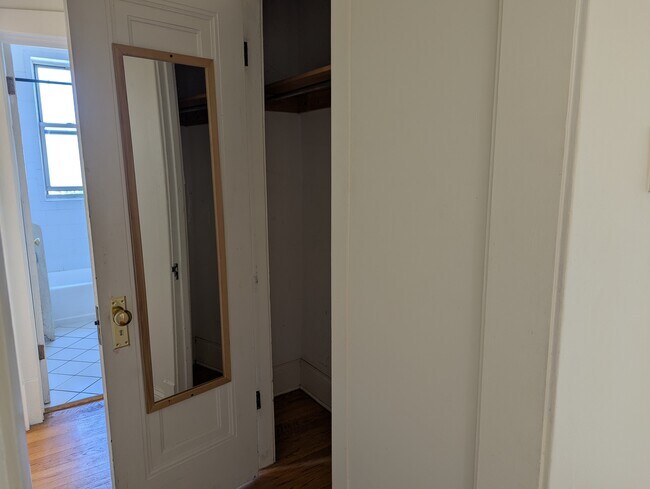 Building Photo - 435 N Lombard Ave