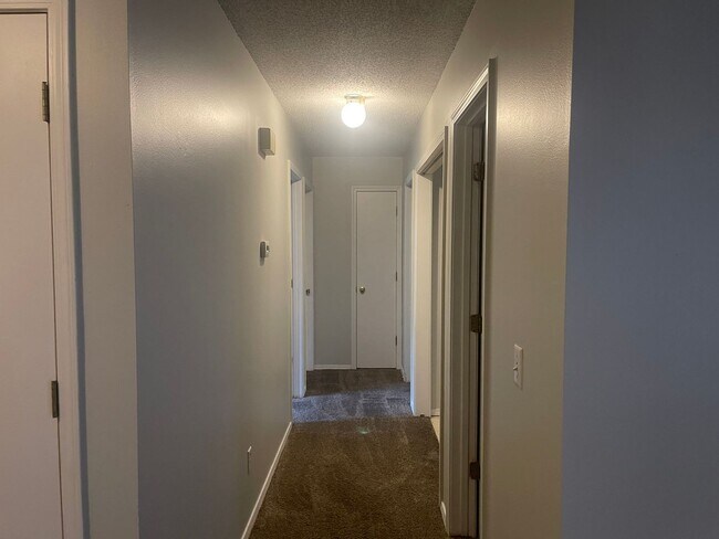 Building Photo - Beautiful 3 bedroom 2 bath in great location.