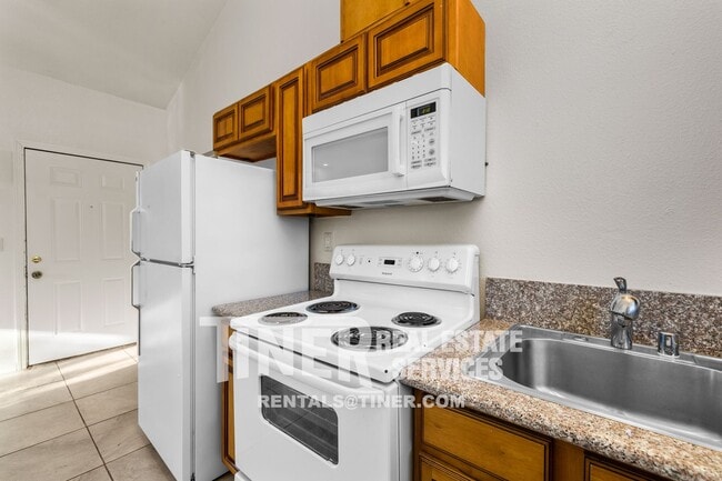 Building Photo - 9304 Orangevale Ave