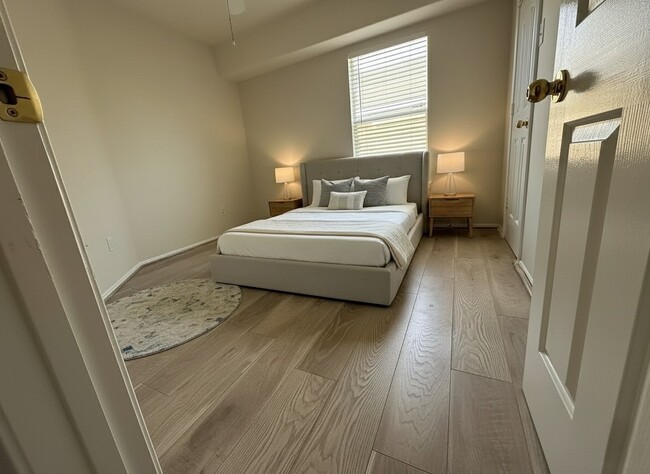 Building Photo - 16623 Newglen Ln