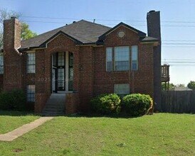 Building Photo - 3 Bedroom 2 Bath Home in Desoto, TX!