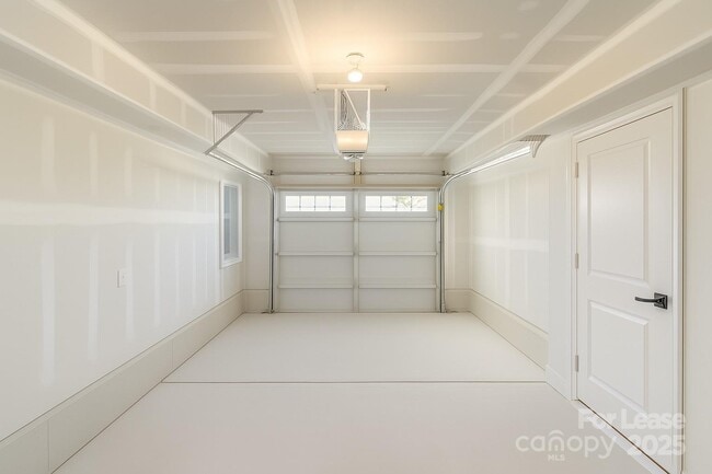 Building Photo - 8025 District Dr