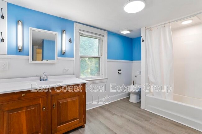 Building Photo - 208 N Mary St