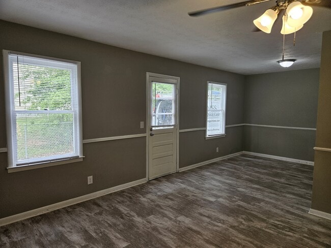 Building Photo - 640 Aubrey Dr