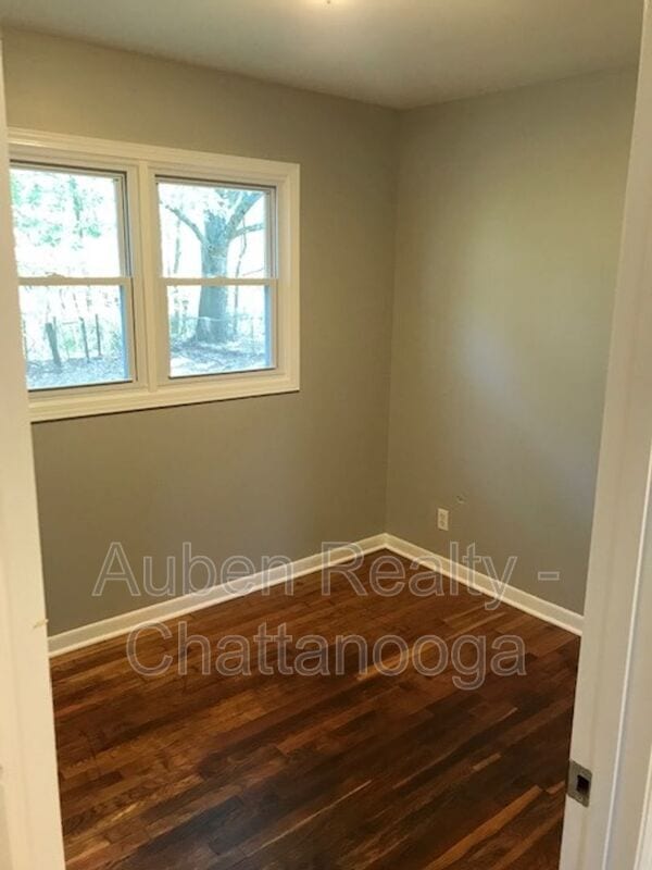 Building Photo - 5236 Lomnick St