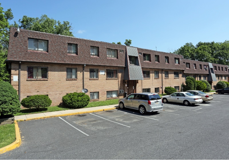 Building Photo - 311-313 N Sycamore Ave