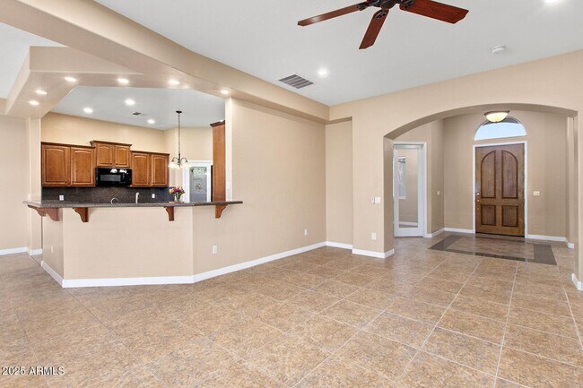 Building Photo - 13930 E Vallejo St