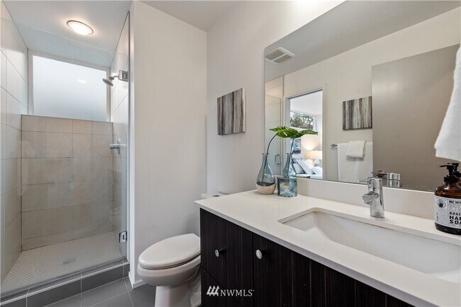 Building Photo - 2321 Boylston Ave E